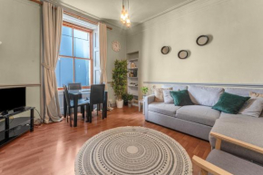 Central, Cozy 2BR-1BA-Haymarket with Parking